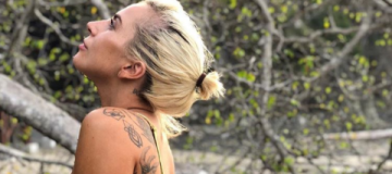 Lady Gaga показала татуировки на откровенных фото