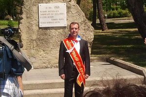 Медведев стал "Почетным орленком"