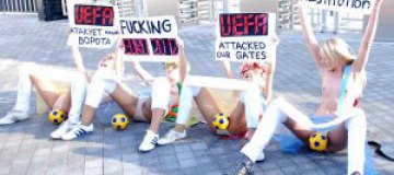 FEMEN расставили ноги перед НСК "Олимпийский"