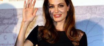 Анджелина Джоли продаст свои драгоценности