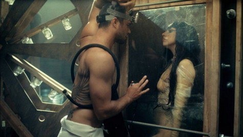 Леди Гага и Тэйлор Кинни (кадр из клипа &quot;You &amp; I&quot;)