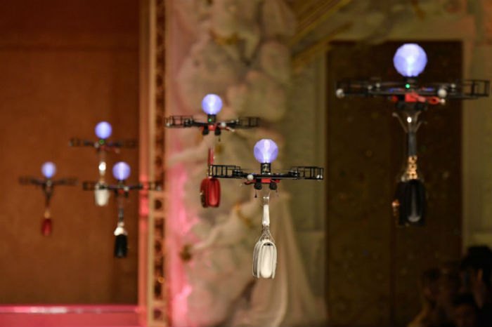 Показ Dolce&amp;Gabbana открывали дроны