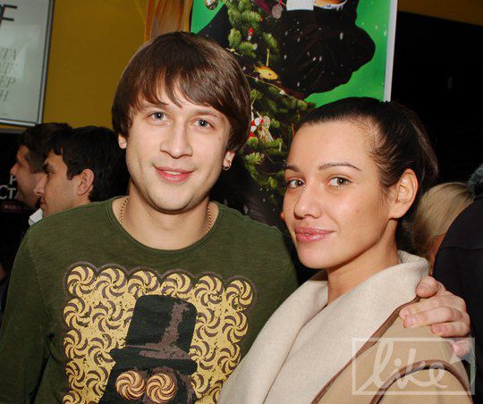 Дмитрий Ступка с девушкой