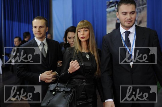 Слева направо: Александр Янукович, Елена Янукович, Ольга Янукович, Виктор Янукович